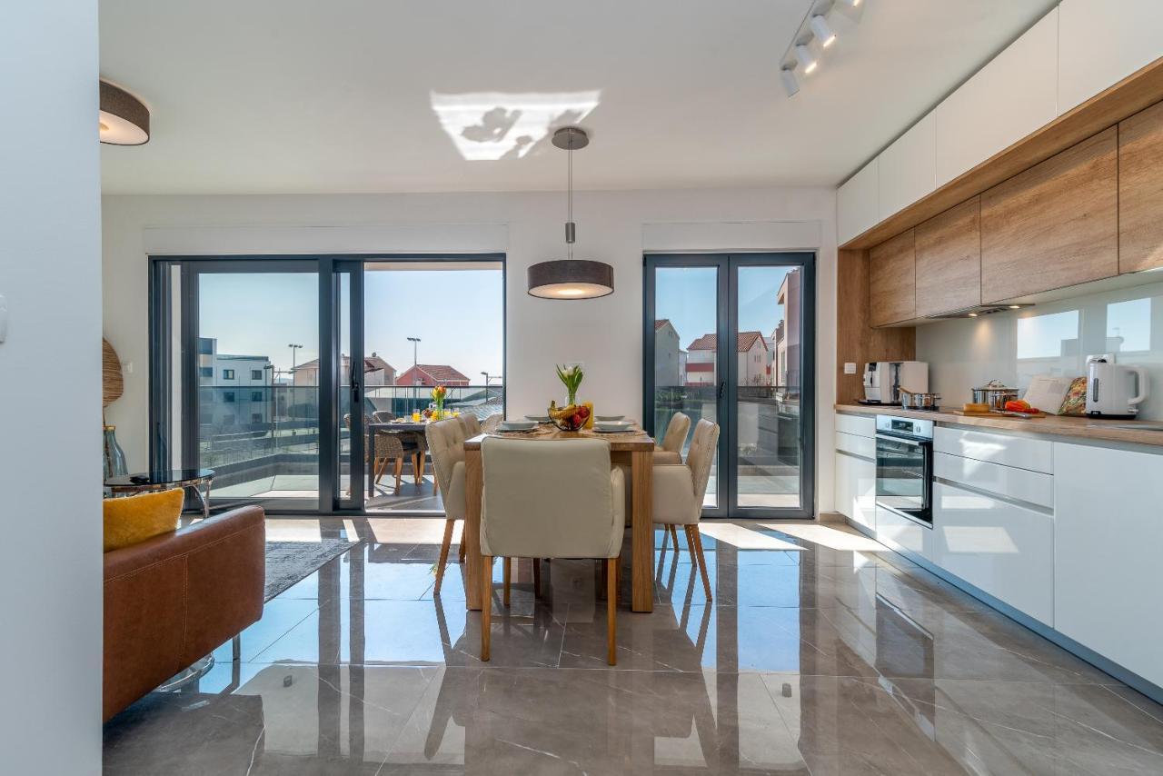 Poolside 2 Bedroom Ap. Mare Trogir Kültér fotó