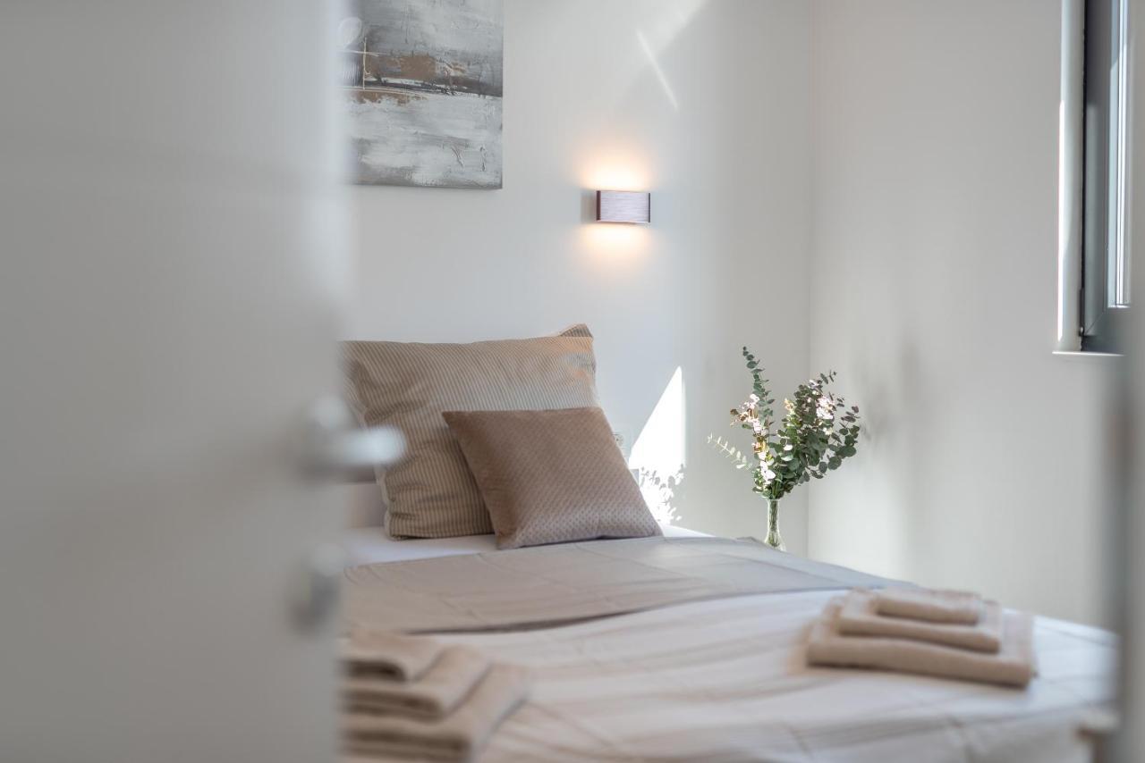 Poolside 2 Bedroom Ap. Mare Trogir Kültér fotó